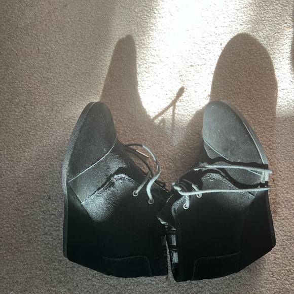Toms suede wedges: Size 7 W - Picture 3 of 5